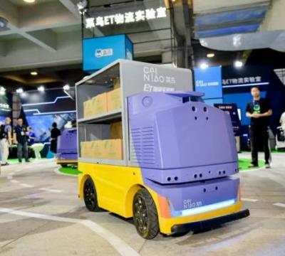 Robô chinês usa reconhecimento facial para fazer entregas