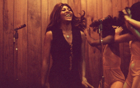 Documentário refaz caminho tortuoso de Tina Turner da violência à independência