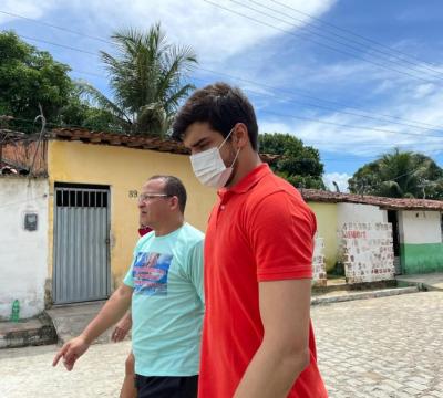 In loco: João Catunda faz visita ao Conjunto Freitas Neto 