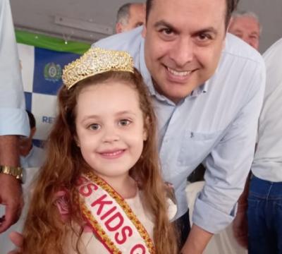 A Miss Kids Thalyta Maryah é recebida pelo Governador de Pernambuco Paulo Campos