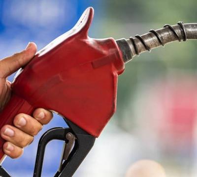 Sancionado projeto de lei que torna combustíveis item essencial para limitar tributação