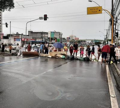 Moradores do Bom Parto fazem protesto e interditam a Fernandes Lima