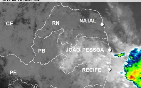 Tempestade ameaça Recife e Maceió