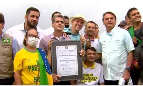 FAKE: Bolsonaristas entregam 